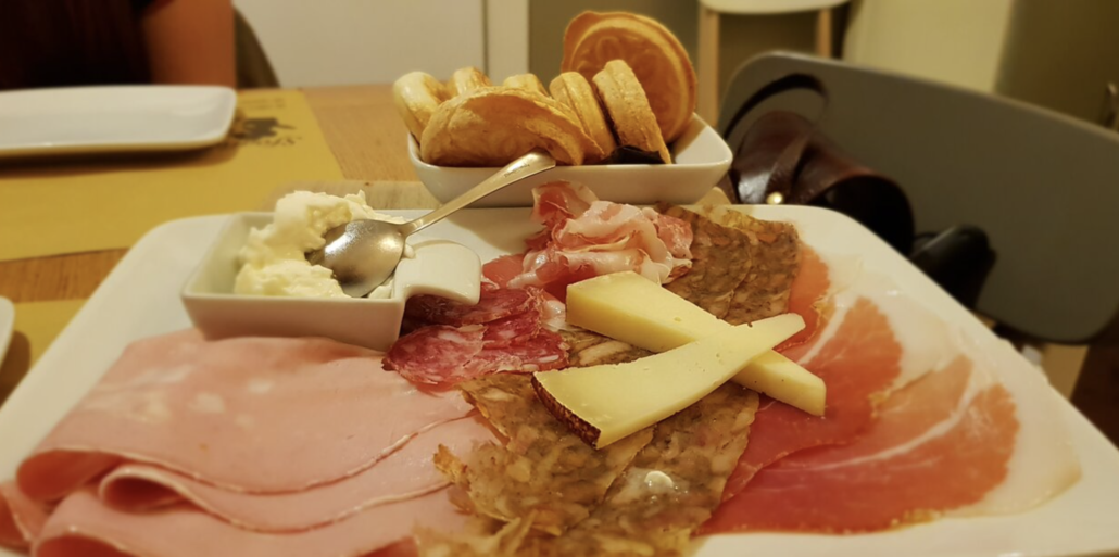 tigelle con salumi sfoglia rina