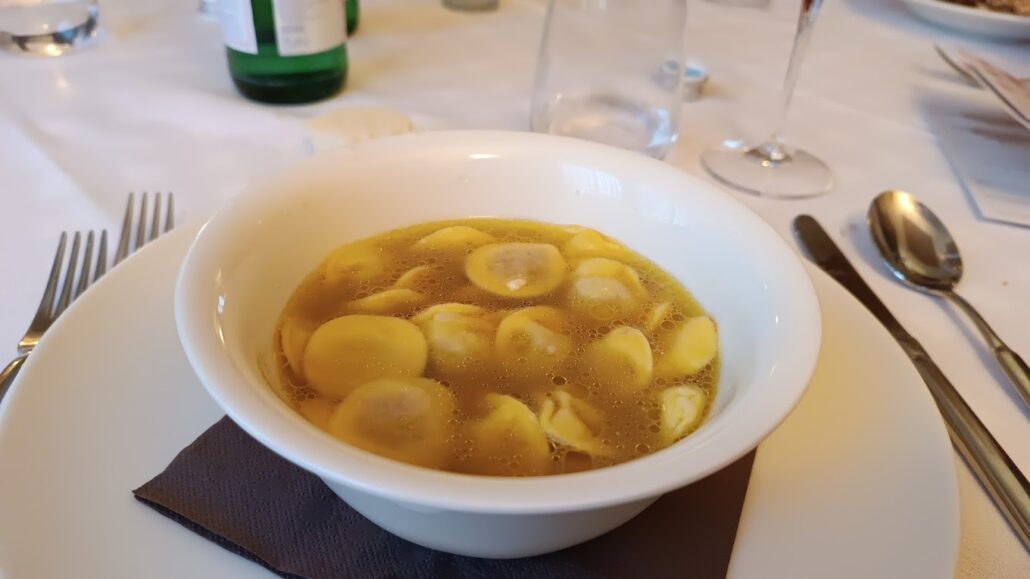 anolini in brodo trattoria dei platani parma