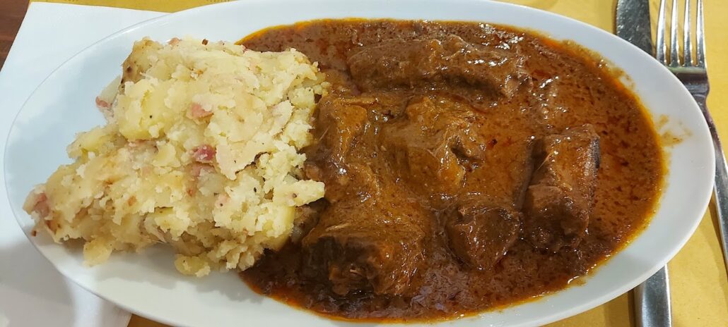 gulasch approdo buffet trieste