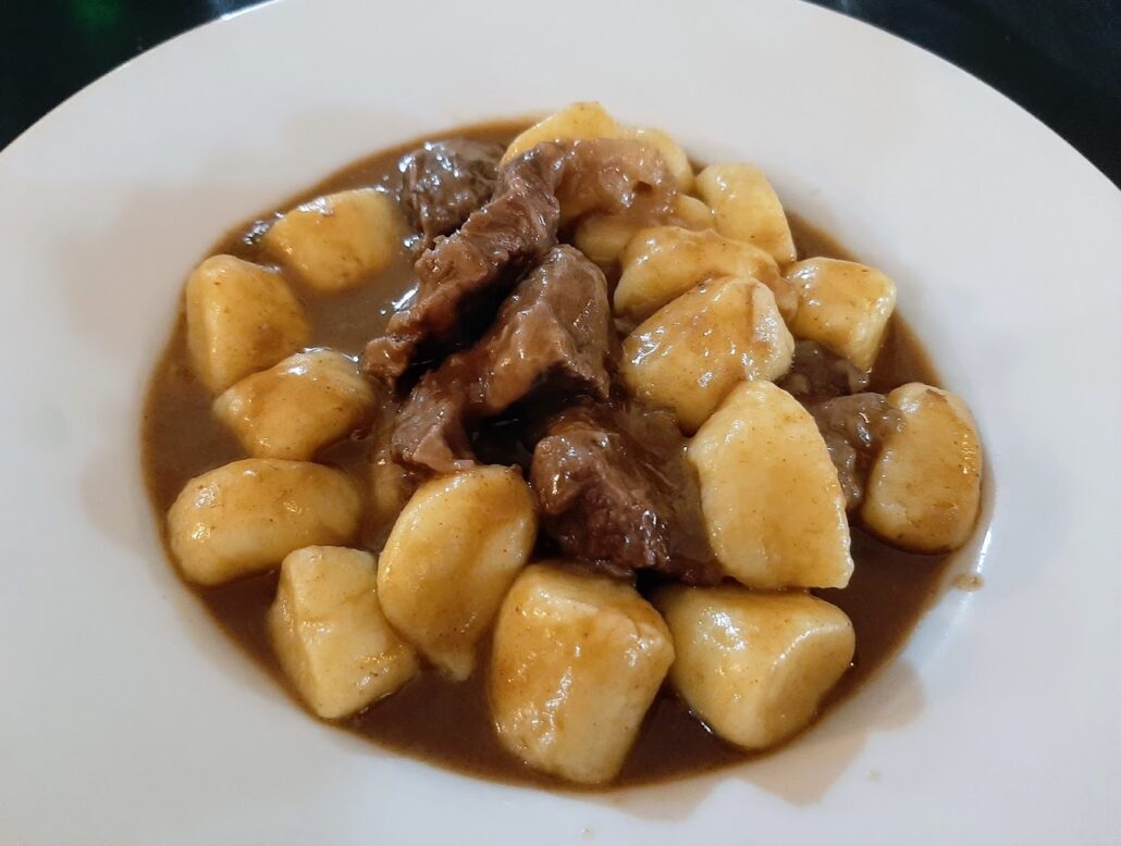 gnocchi di patate con gulasch trieste buffet marascutti