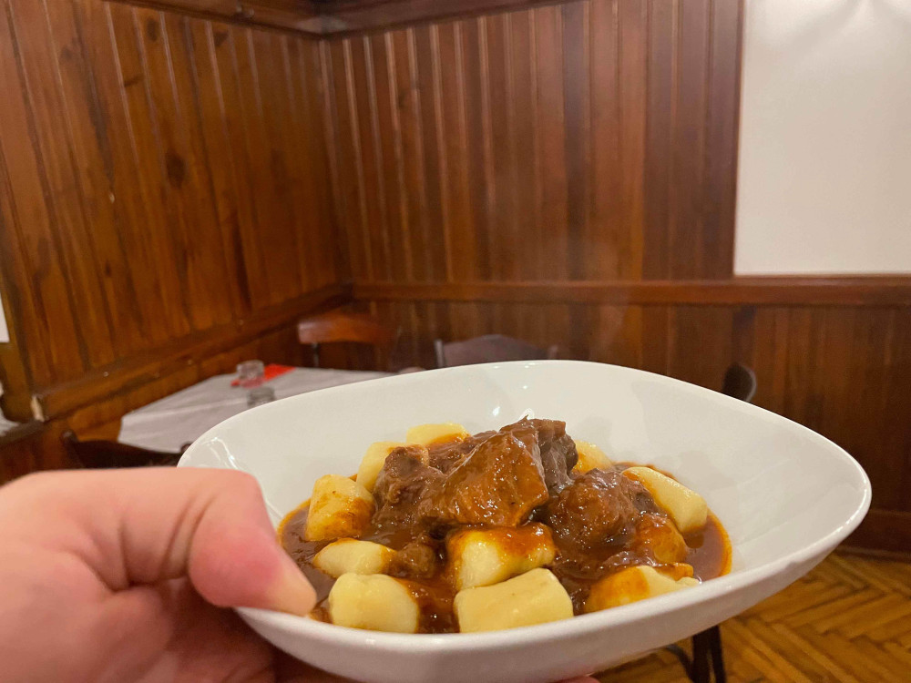 gnocchi con gulasch trattoria al moro trieste